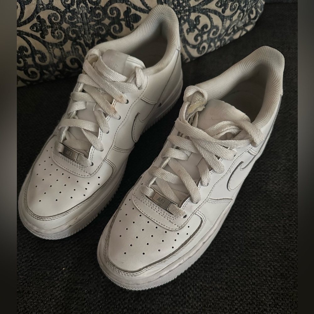 Youth size 6.5 Nike Air Force One’s GUC